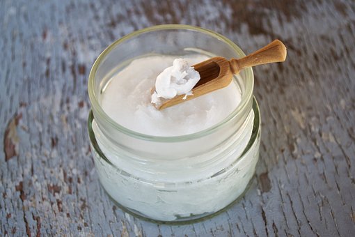 coconut-oil-on-wooden-spoon-2090575__340