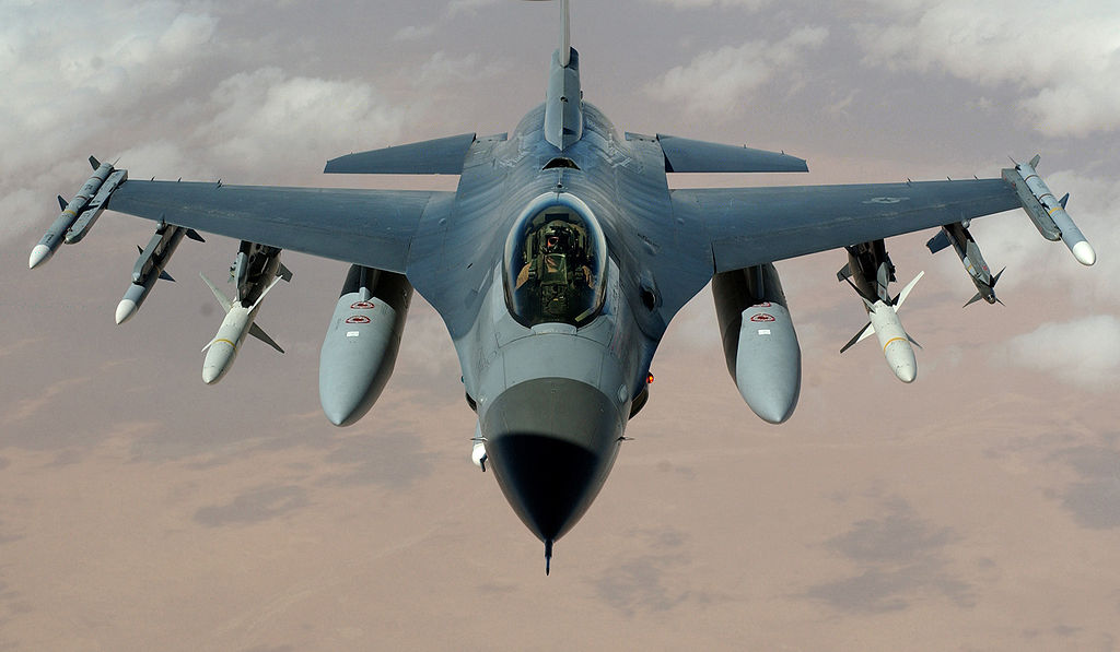 1024px-F-16_Fighting_Falcon