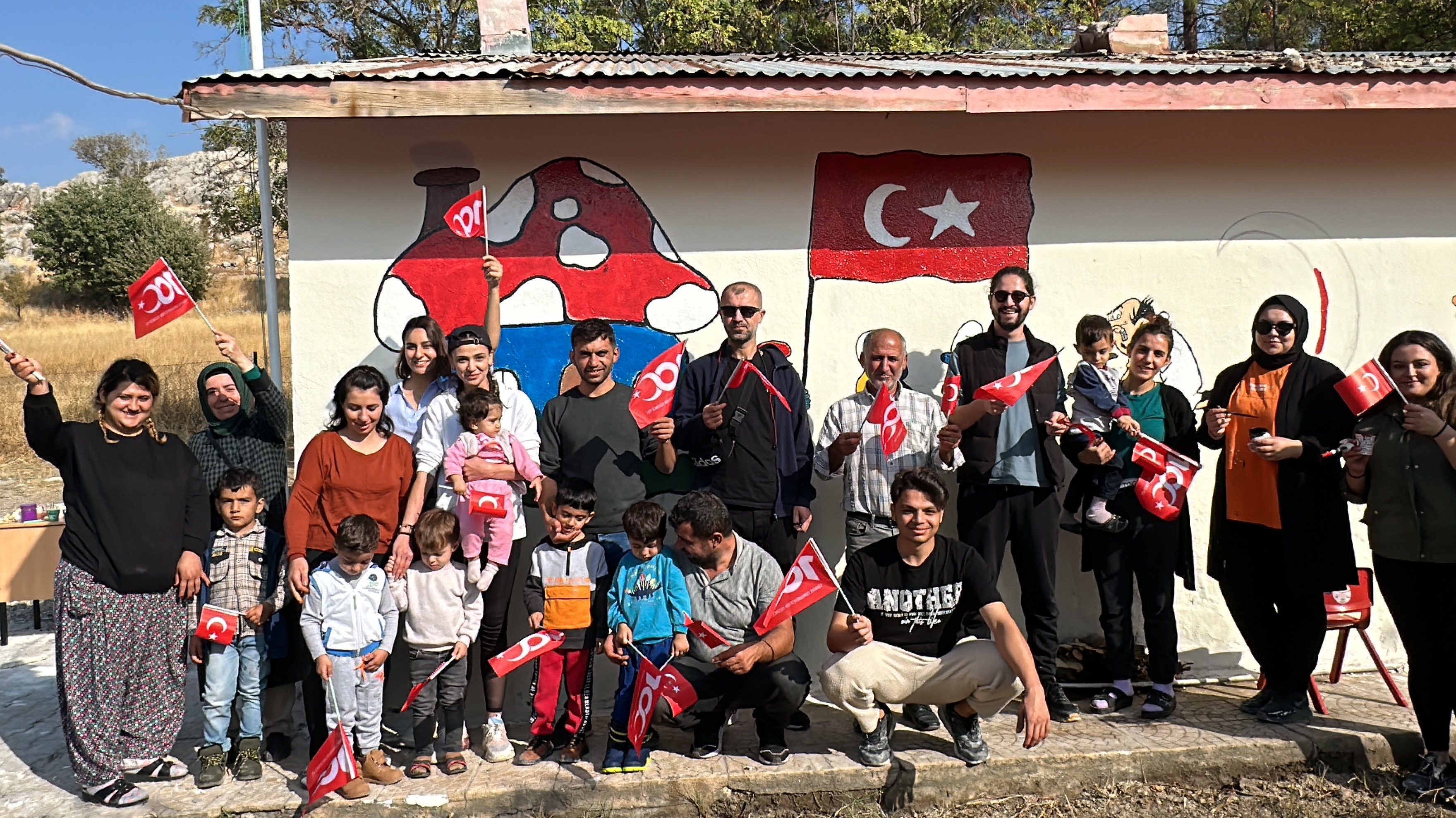 Depremde hasar gören okulu öğrenciler yeniledi!