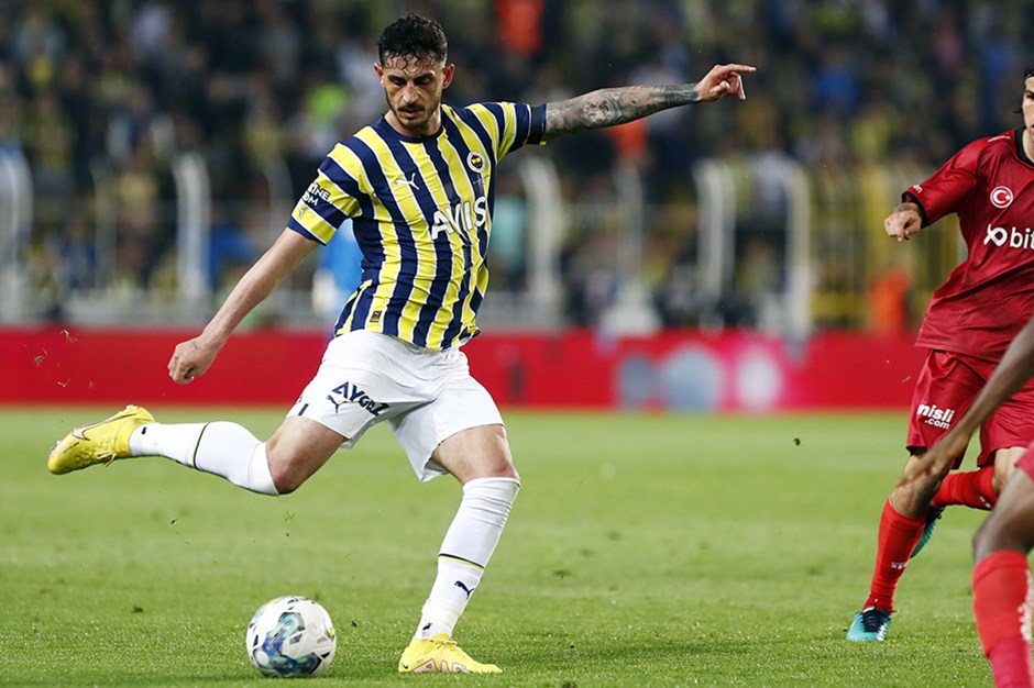 Fenerbahçe'de transfer rüzgarı: Rade Krunic için heyecanlı bekleyiş!