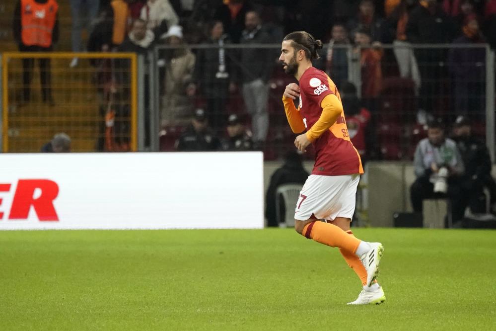 Galatasaray'a Sergio Oliveira'dan kötü haber!