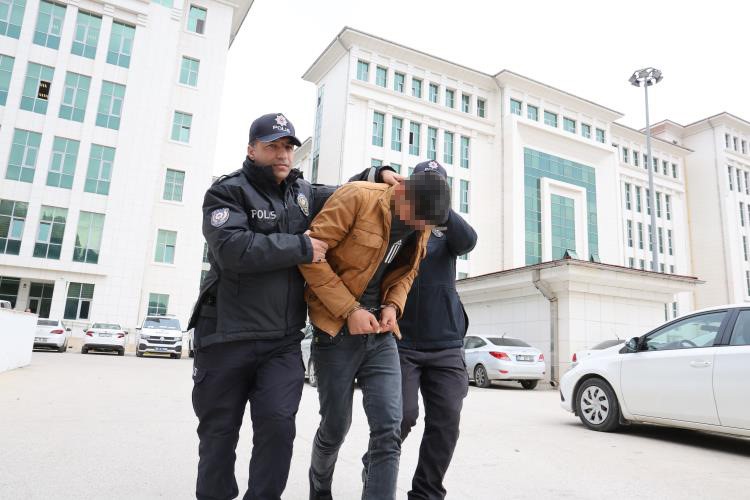 Adana'da Eyp Ile Intihar Girişimi! Polisi Görünce Vazgeçip Teslim Oldu