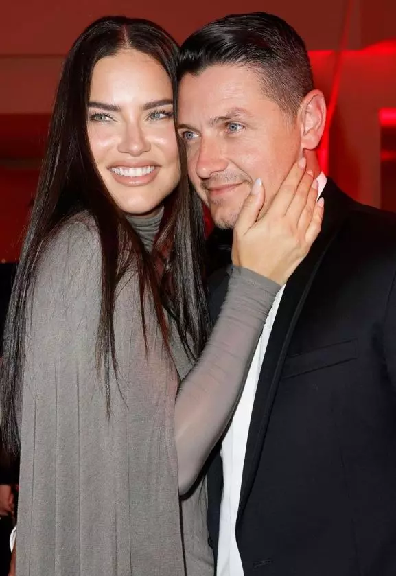 Adriana Lima Kırmızı Halı 2