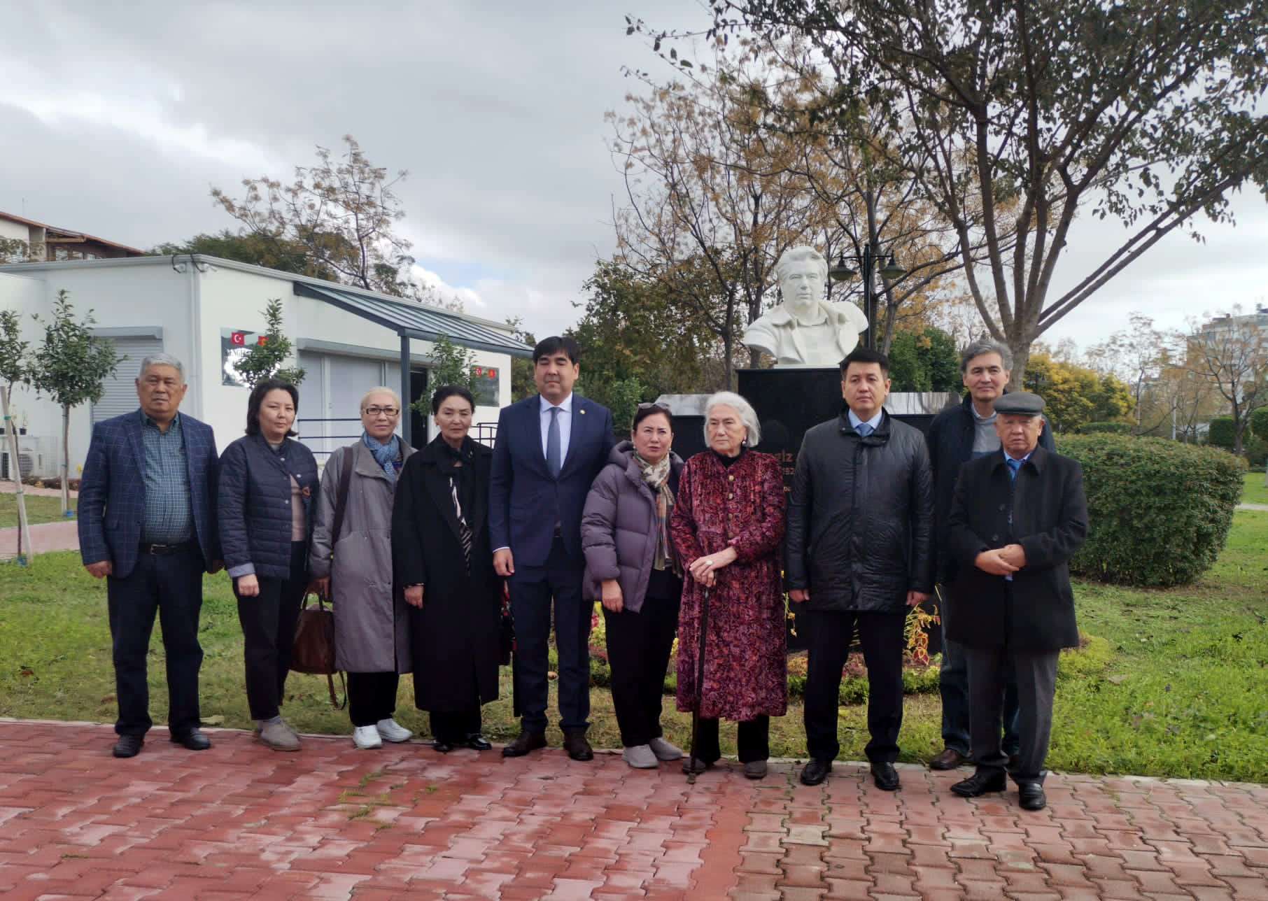 CENGİZ AYTMATOV KÜTÜPHANESİ ZİYARET (1)