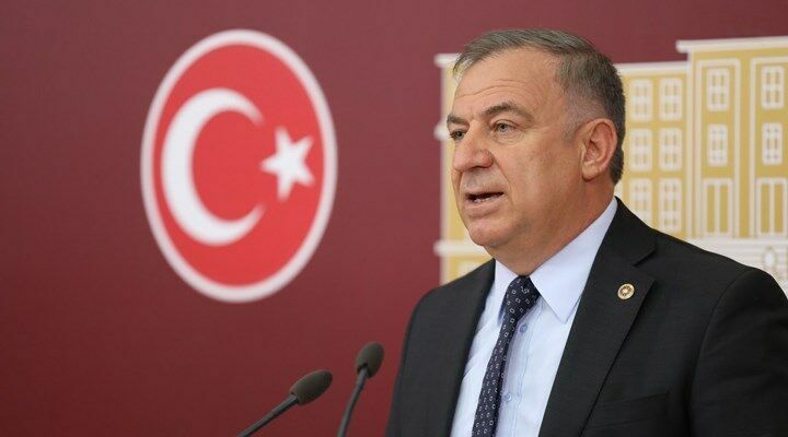 Gökhan Zeybek kimdir?