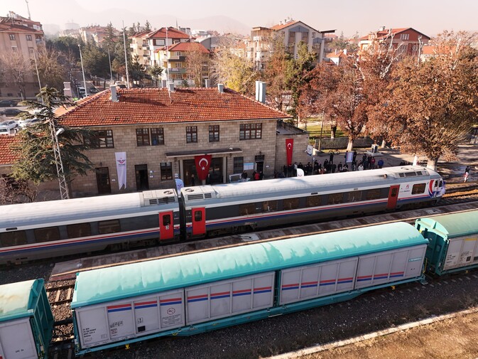 Isparta-İzmir Hattında Yeni Bir Dönem: Güller Ekspresi Gündüz Seferleriyle Yola Çıktı!