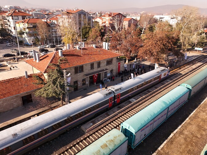 Isparta-İzmir Hattında Yeni Bir Dönem: Güller Ekspresi Gündüz Seferleriyle Yola Çıktı!