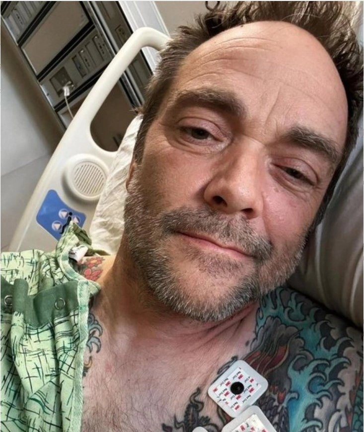 Hastane Günleri Hastane odasından bir fotoğraf paylaşan Mark Sheppard, sol ön arterinin yüzde 100 tıkandığını söyledi. “Hayatta kalma şansım neredeyse sıfırdı. Harika hissediyorum. Yarın evdeyim” ifadelerini kullandı.