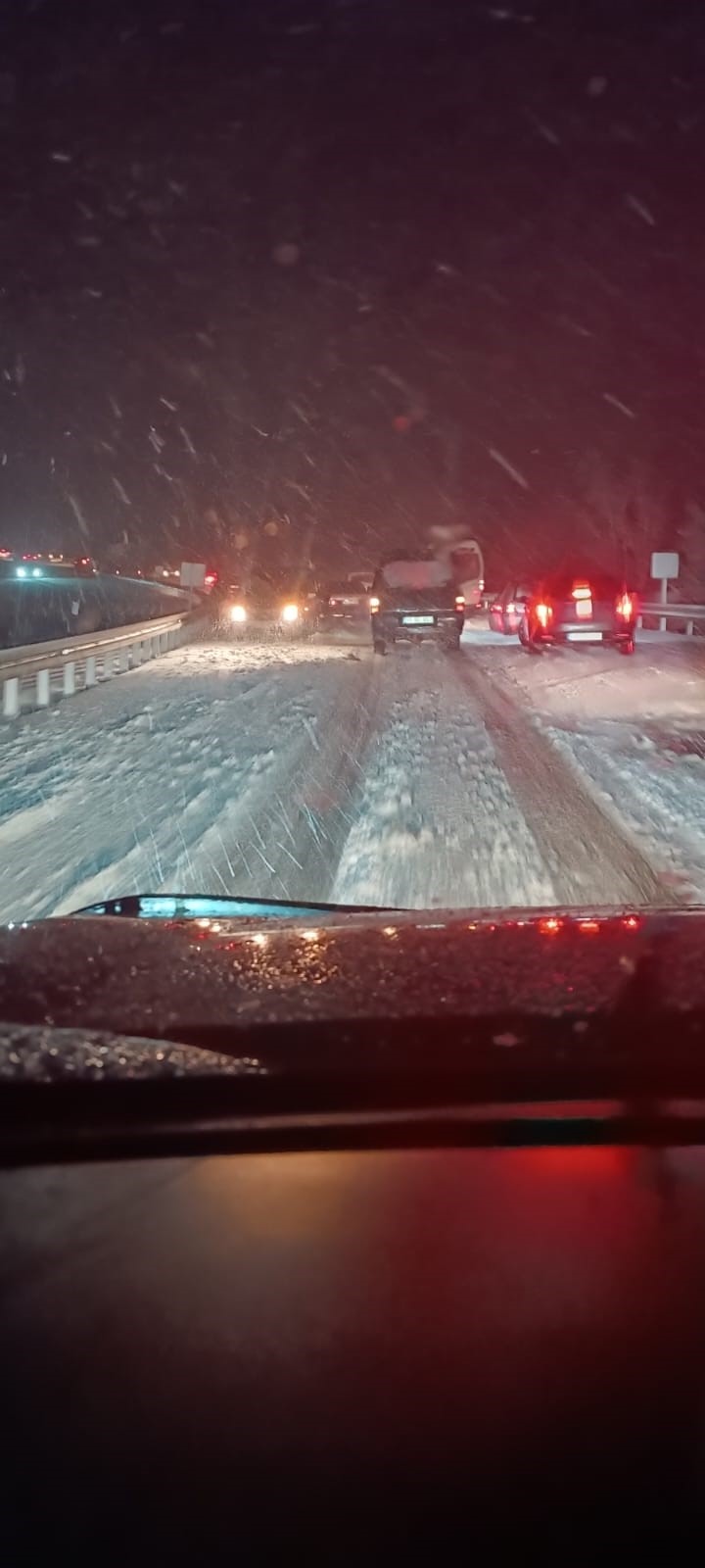 Ulaşıma Kar Engeli! Araçlar Yollarda Kaldı