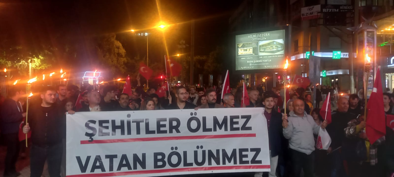  Zafer Partisi Antalya'da Şehitlere Saygı Yürüyüşü düzenledi