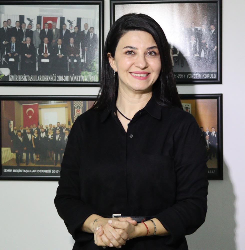 İzmir Beşiktaşlılar Derneği'nde tarihi an: İlk kadın başkan adayı Özlem Tezişçi Çeviren