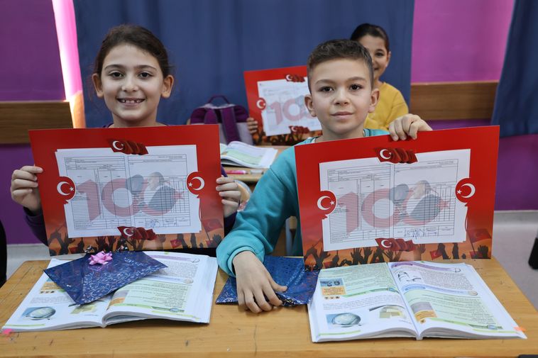 Adana'da 517 Bin Öğrenci Karne Aldı