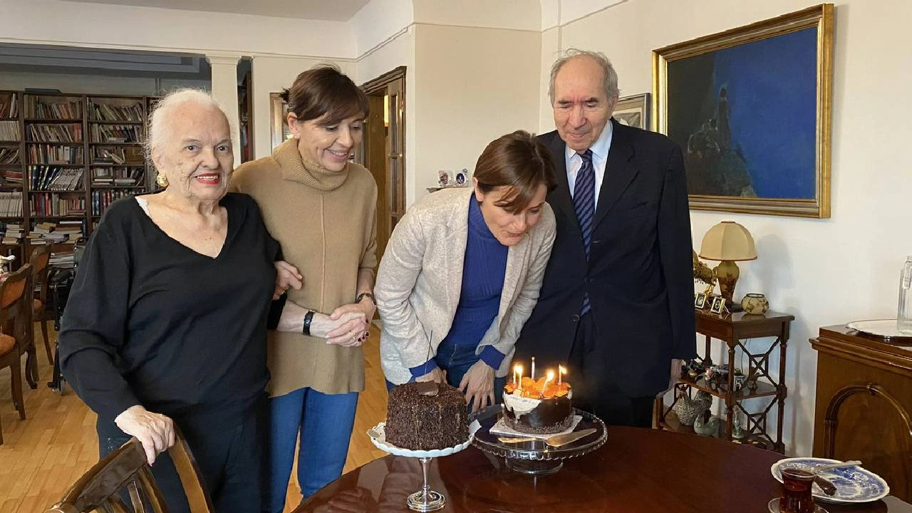 Altan Öymen'in Eşi Aysel Öymen Hayatını Kaybetti! Aysel Öymen Kimdir-1