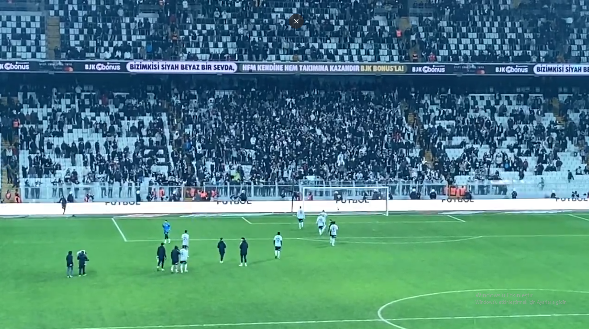 Beşiktaş Taraftarları Takımı Çağırdı Küfrü Bastı! 1 (1)