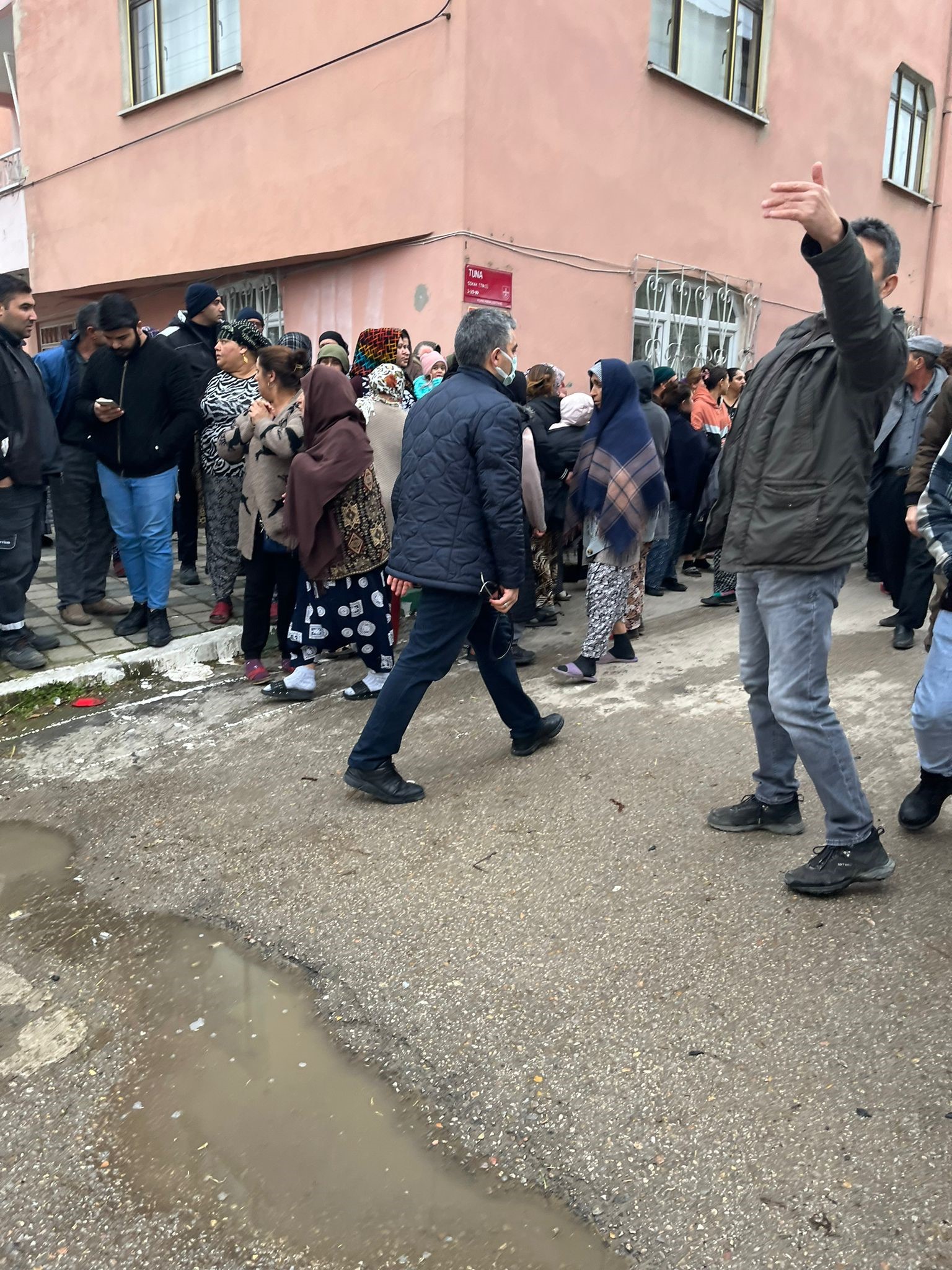 Bursa’da Tartıştığı Eşinin Boğazını Kesti3