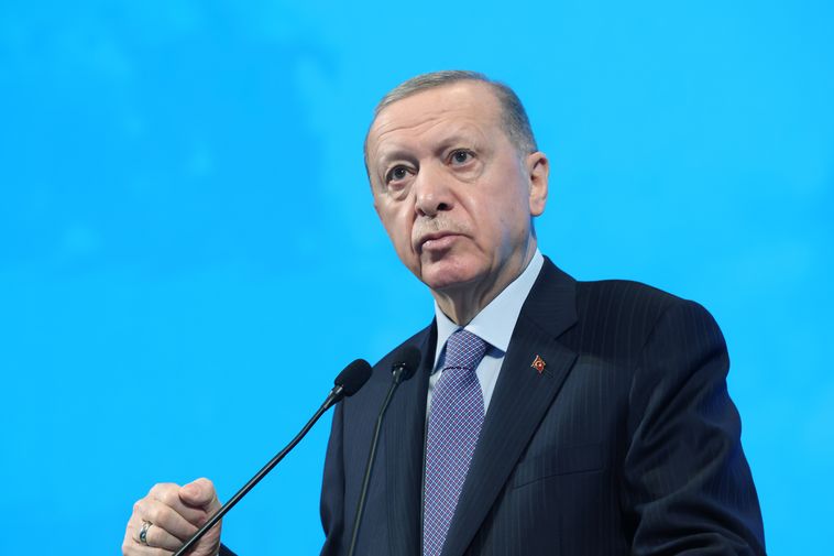 Erdoğan Ak Parti Seçim Beyannamesi'ni Açıkladı 