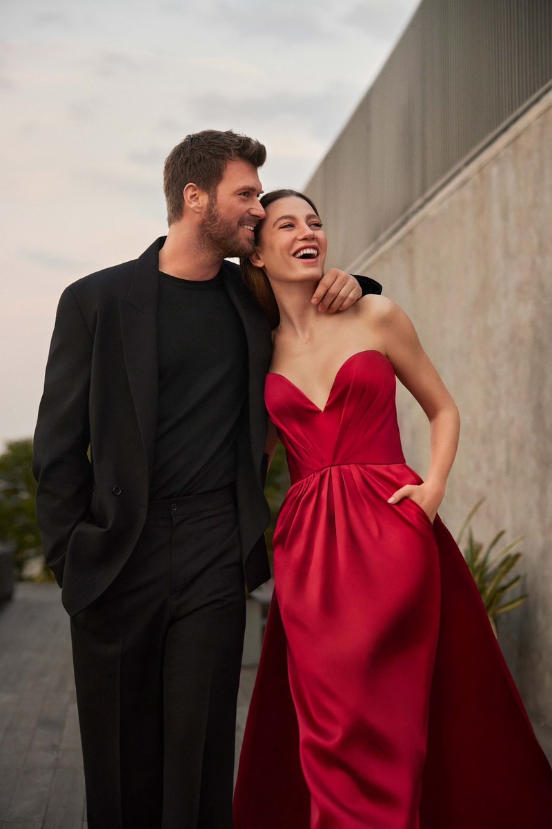 Kivanc Tatlitug And Serenay Sarikaya In Aile 2023 Bolum 1