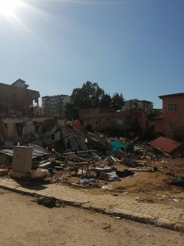 Hatay Depreminde 15 Kişilik Apartmandan Bir Tek O Sağ Çıkmıştı (5)