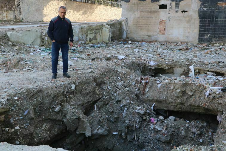 Hatay'da Enkazı Kaldırılan Binanın Temelinden Obruk Çıktı!