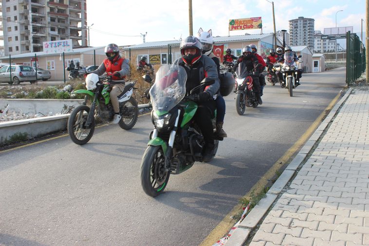 Hatay'da Motorculardan Depremzedelere Birlik Mesajı