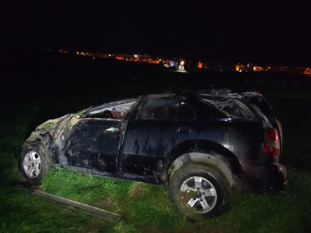 Hatay'da Tarlaya Uçan Otomobilde Sıkıştı