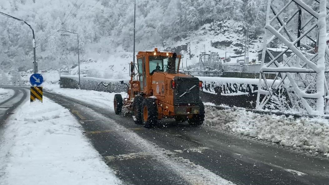 Hopa Borçka Karayolunda Ulaşımı Olumsuz Etkiledi2