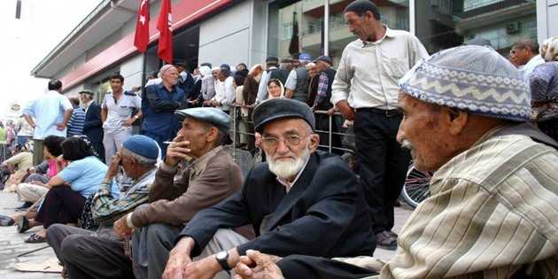 Emeklilerden Vedat Işıkhan'a sert tepki: 'Biz bunun cevabını sandıkta verdik'