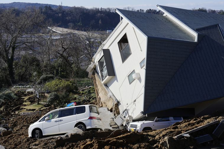 Japonya'yı Vuran Büyük Deprem: Hayatını Kaybedenlerin Sayısı 30'a Yükseldi