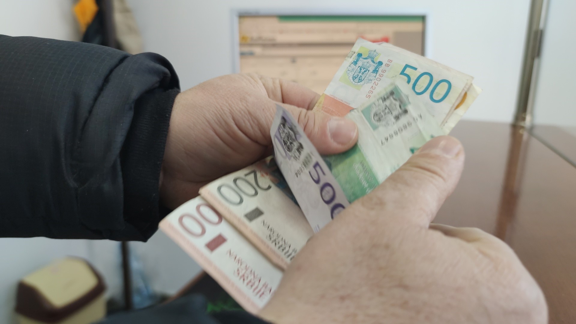 Kosova'da Sırp Para Birimi Dinarın Kullanımı Yasaklanıyor 