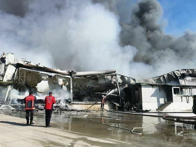 Mersin'de Narenciye Paketleme Tesisinde Yangın Çıktı! 