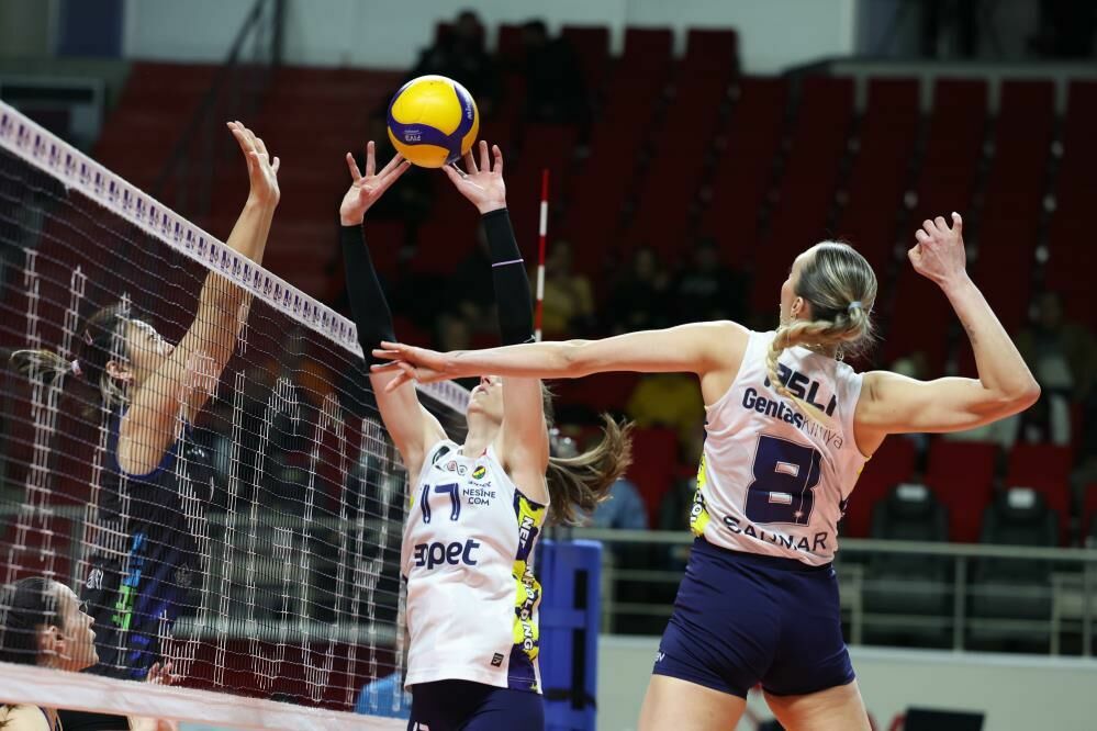 Fenerbahçe Kadın Voleybol Takımı Sarıyer Belediyesi'ni mağlup etti