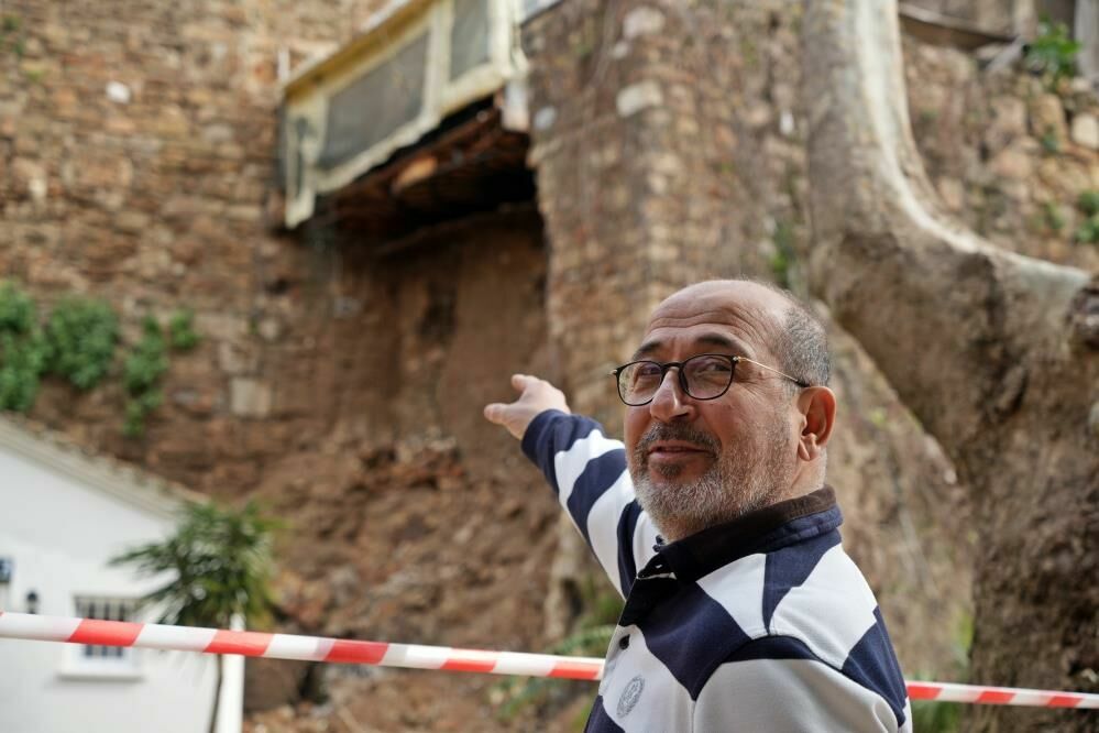 Antalya Kaleiçi'nde sağanak yağış sonrası surlarda yıkıntılar oluştu