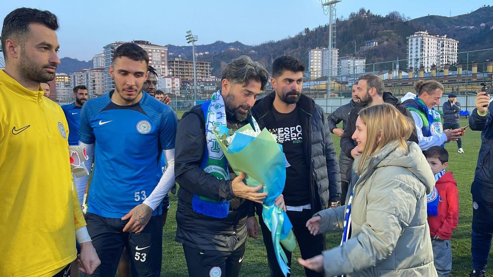 Rizespor taraftarları takımlarına moral verdi