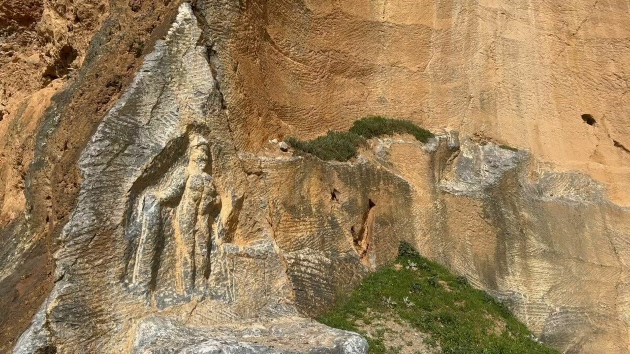 İznik'teki 2 Bin Yıllık Herkül Kabartması Tahrip Edildi! Tarihi Eser Tehlikede mi?