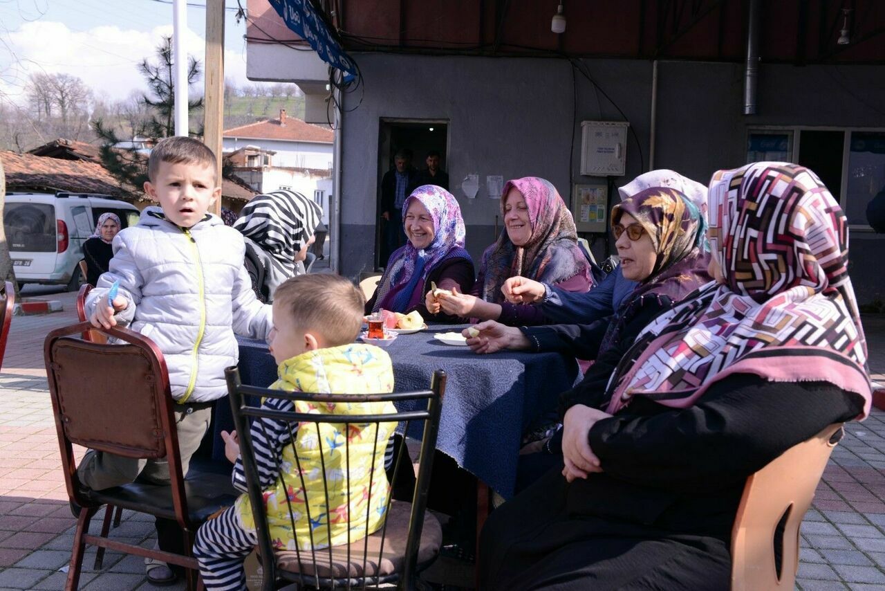 Kadınlar Kahvehanede Erkekler Evlerinde!