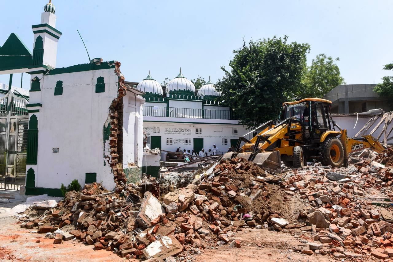 Hindistan'da yıkılan cami protestoları: En az 4 ölü