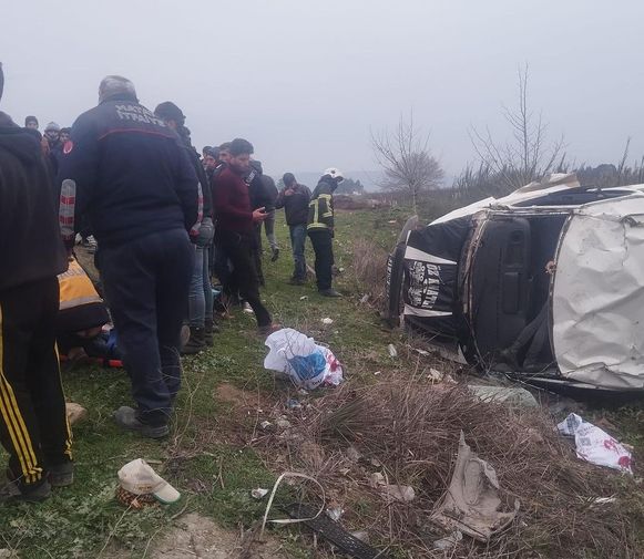 Hatay'da Tarım Işçileri Minibüsü Tarlaya Uçtu