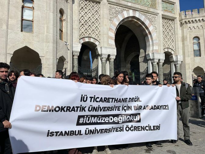 İstanbul Üniversitesi Öğrencilerinden Ticarethane Protestosu! 