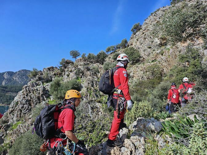 Marmaris Dağlarında Mahsur Kalan Koyunları Akut Kurtardı 