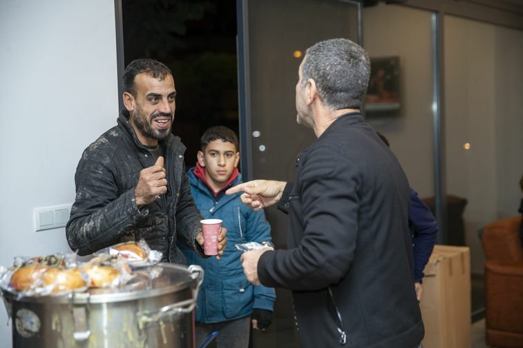 Mersin'de Gündelik Işlere Gidenlere Sabah Akşam Ücretsiz Çorba