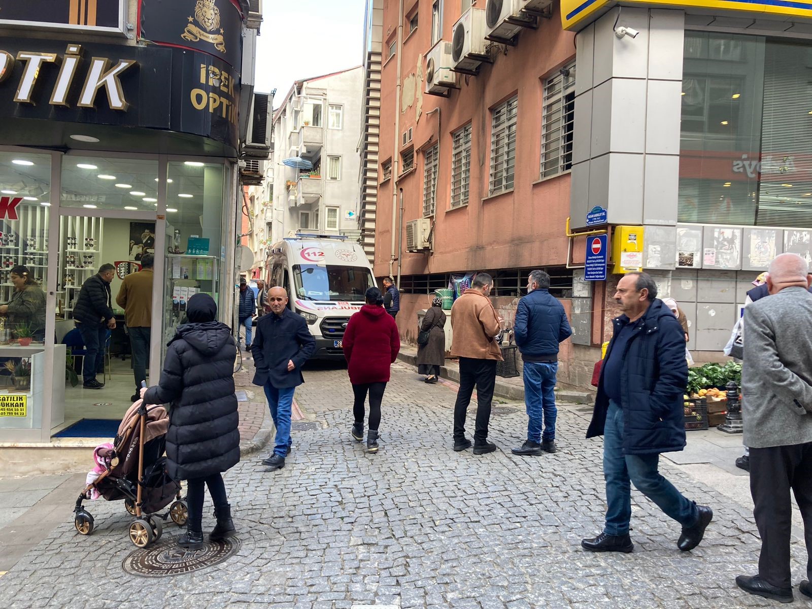 Müdür Evinde Silahla Başından Vurulmuş Halde Bulundu2