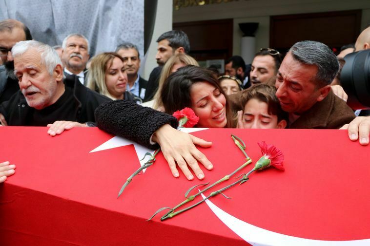 Silahlı Saldırı Sonucu Ölen Adana Büyükşehir Özel Kalem Müdürü Samet Güdük Son Yolculuğuna Uğurlandı 