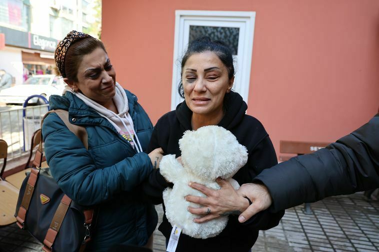 Su Kuyusuna Gömülmüştü! Katledilen Kızına Oyuncak Ayısını Getirdi 