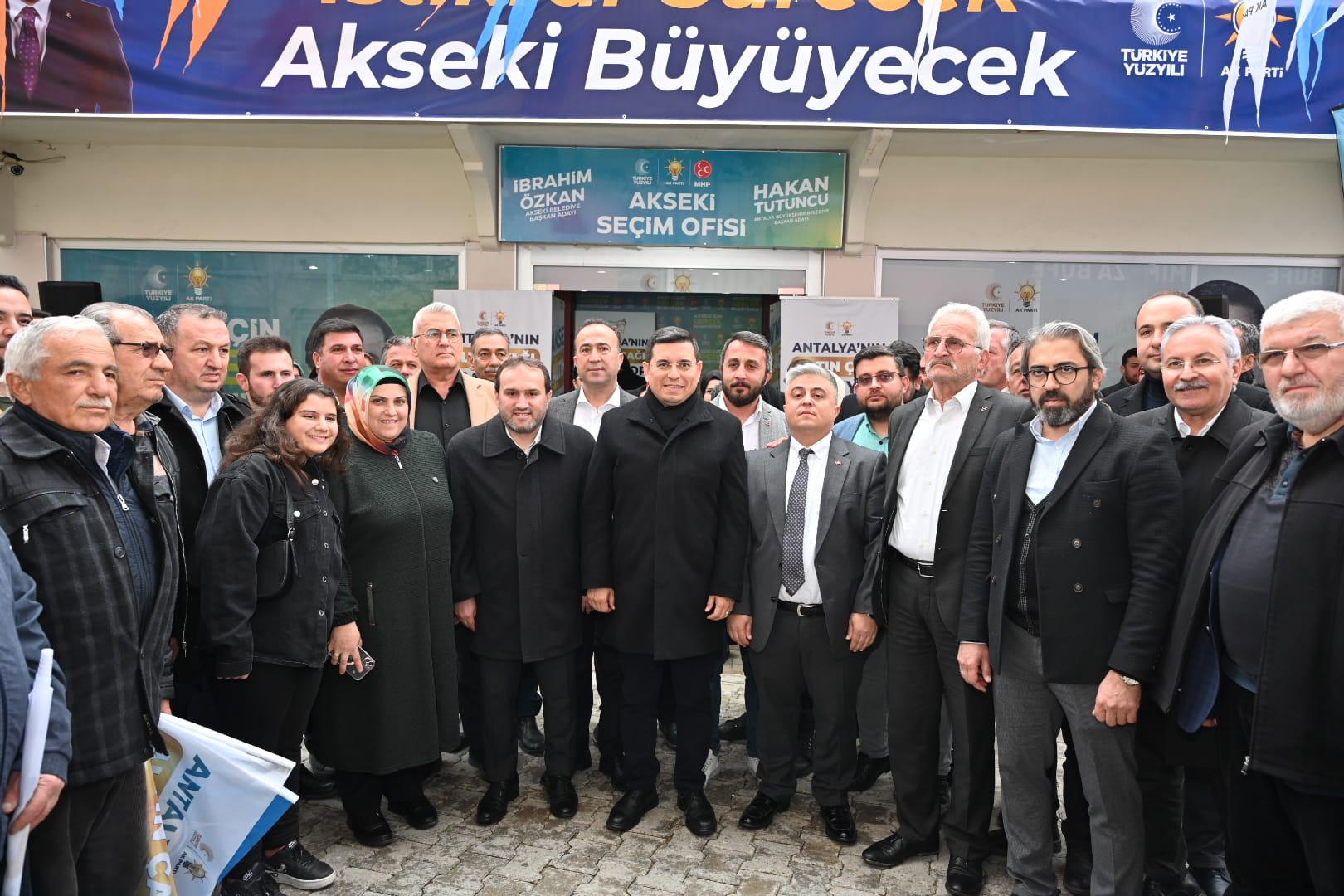 Hakan Tütüncü Antalya'nın 3 ilçesinde seçim çalışmalarını sürdürdü