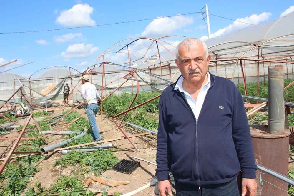 Kumluca'da hortum felaketi: Çiftçiler iş gücü ve destek bekliyor