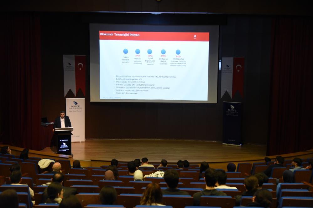 Düzce Üniversitesi'nde blokzincirin geleceği konferansı gerçekleştirildi