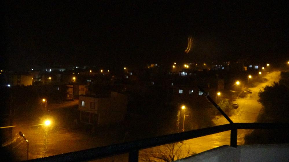 Adana'da şiddetli dolu yağışı trafiği felç etti