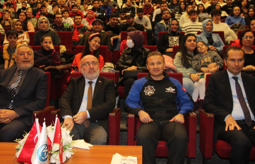 Alper Gezeravcı: 'Gençlerin geleceği için devletimize minnettarız'