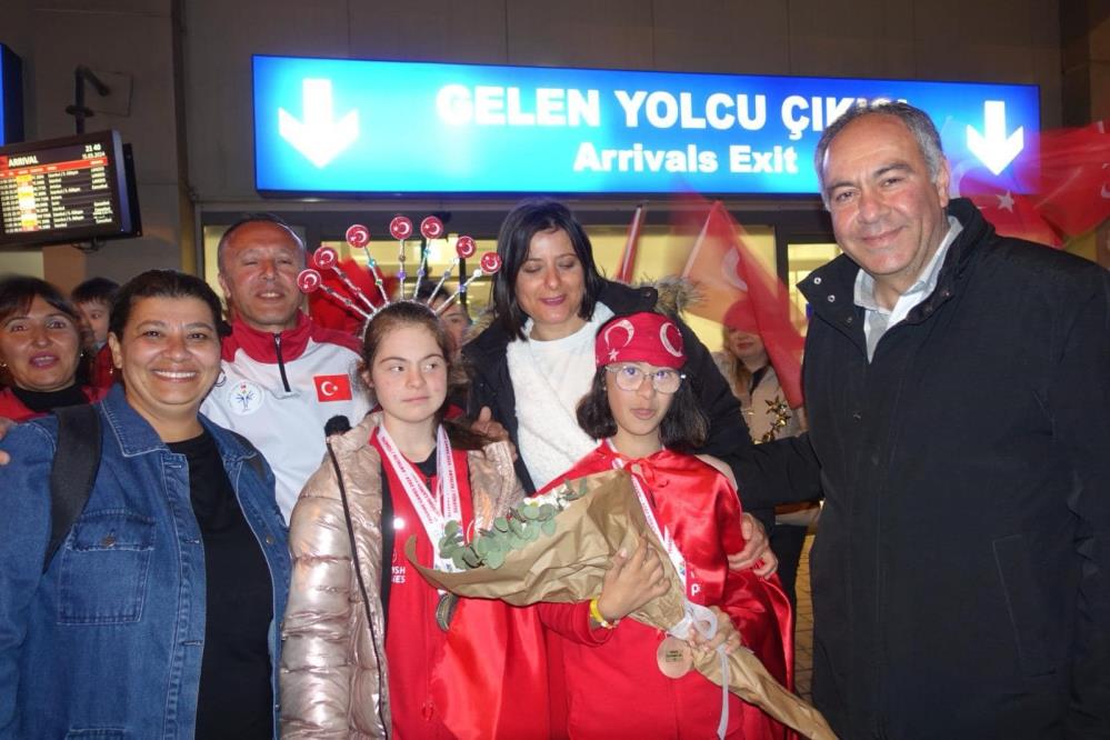 Down Sendromlu milli sporcular Adana'ya zaferle döndü