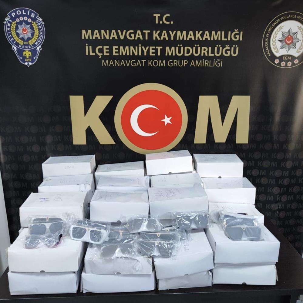  Antalya'da kaçakçılık operasyonu: Binlerce sahte ürün ve kaçak mal ele geçirildi